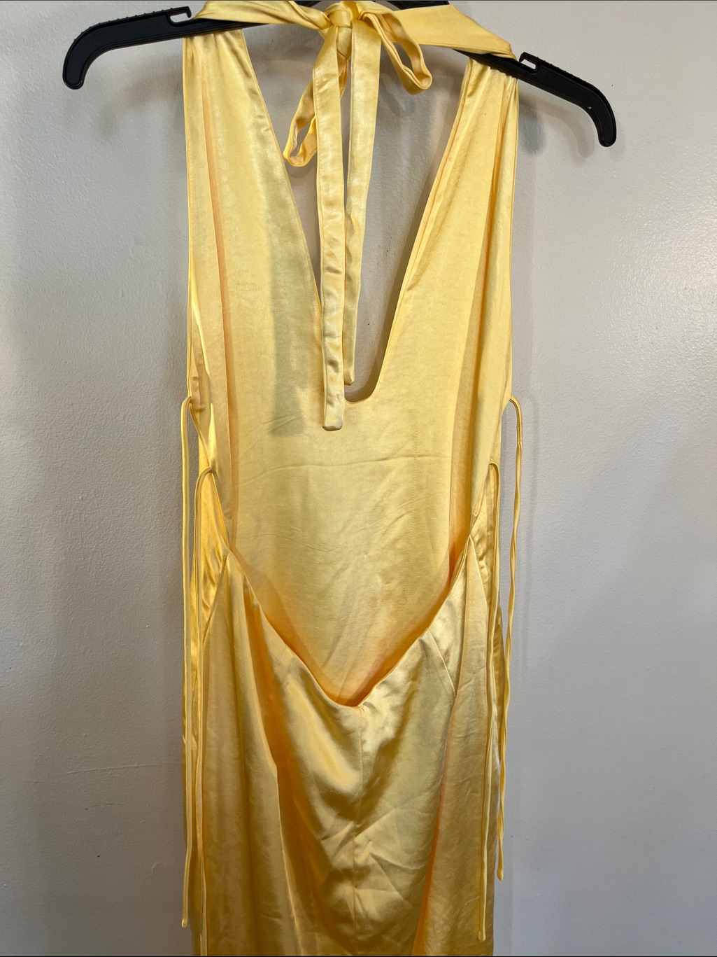 Elegant Yellow Halter Maxi Dress With Deep V — image 4 of 6